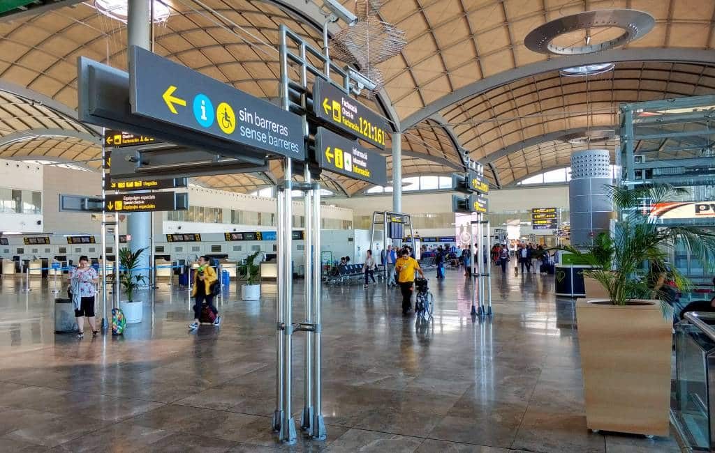 Vliegveld Alicante-Elche vanwege noodweer 24 uur gesloten