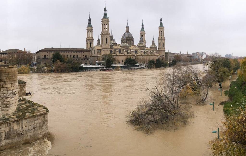 Zaragoza maakt zich klaar voor overstromingen na stijging waterpeil Ebro-rivier