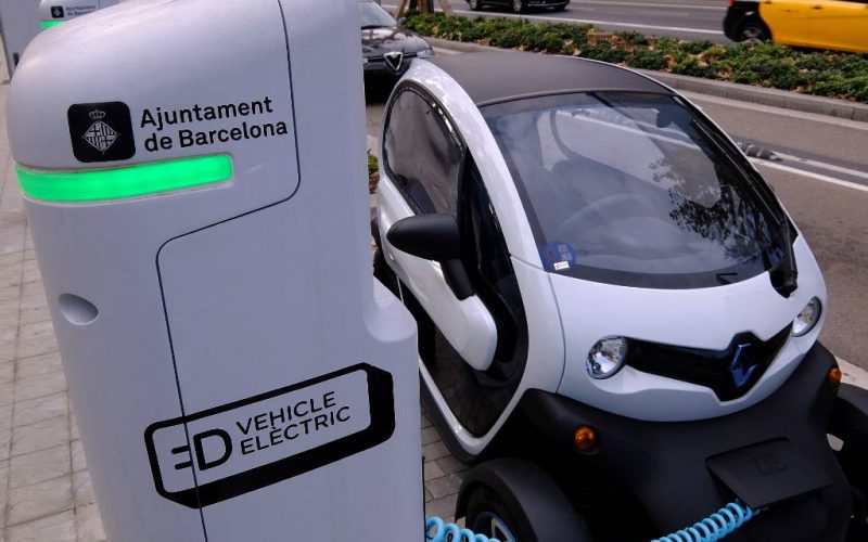 Barcelona gaat geld vragen voor het opladen van elektrische auto’s