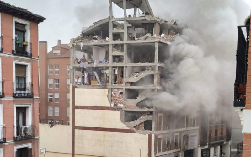 Enorme explosie vernietigt gebouw in centrum Madrid