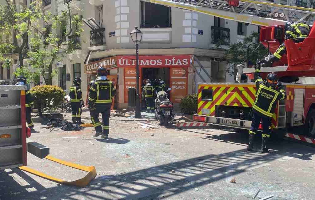 18 gewonden en 2 vermisten bij een enorme explosie in een wijk in Madrid