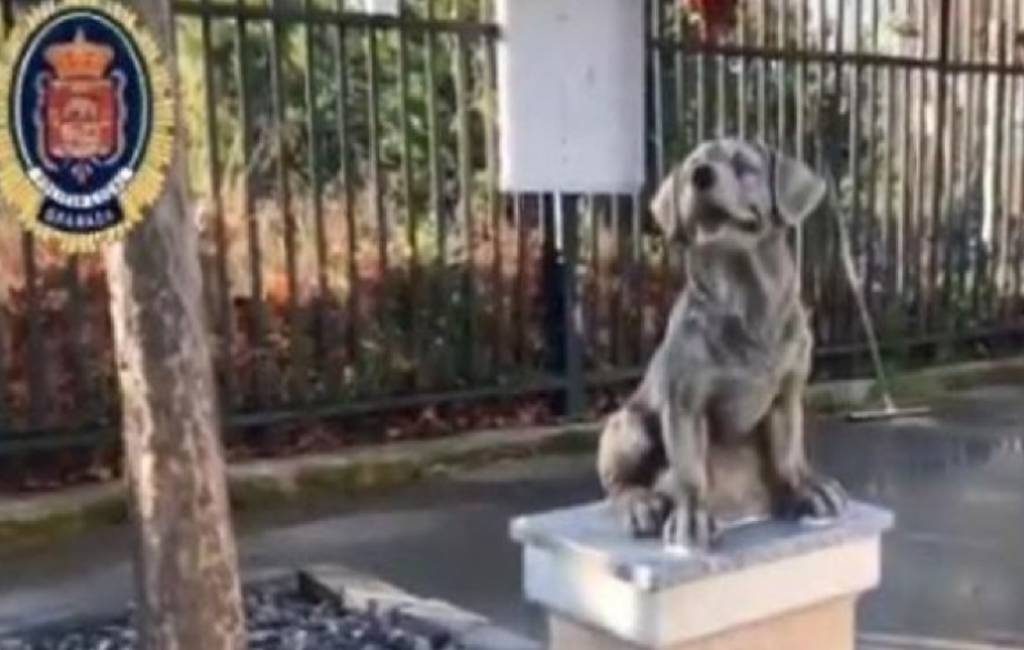 Monument ter ere van de politiehonden in Granada