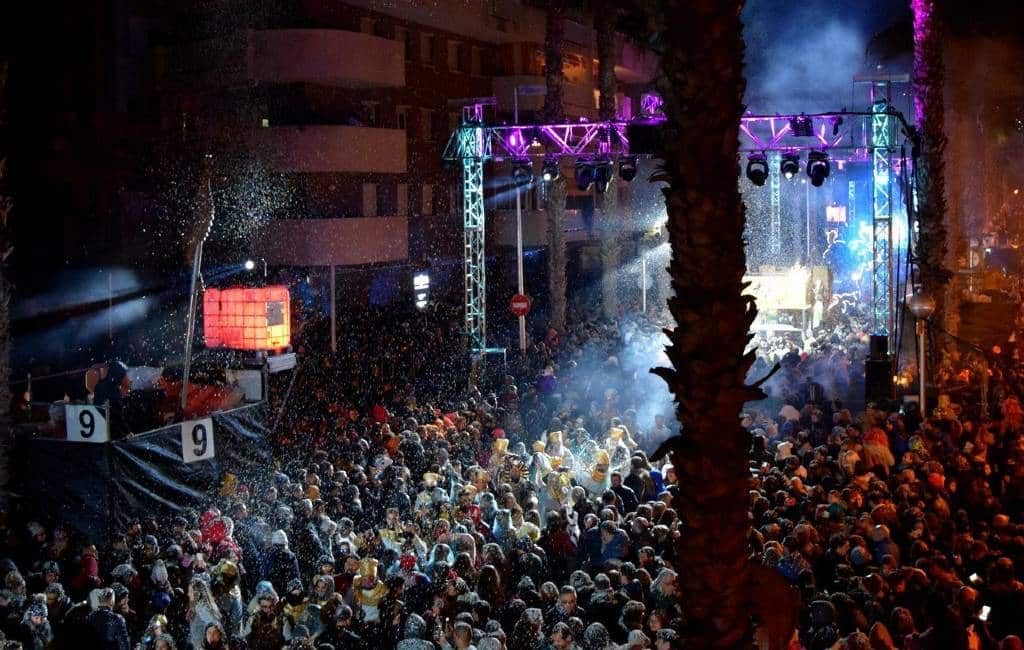 Het Cos Blanc 'confetti' feest in Salou viert 40-jarig jubileum