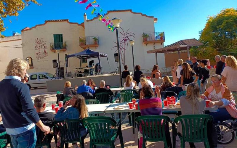 Burgemeester van Catalaans dorp aan de Costa Dorada organiseert elke maand een dorpsfeest