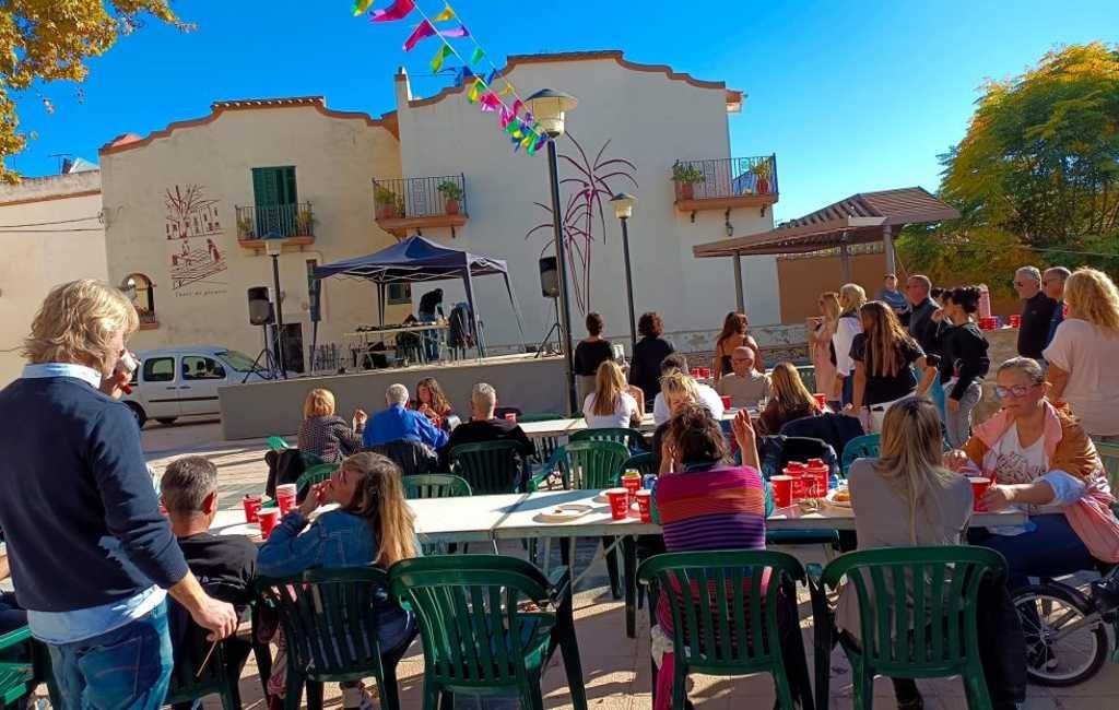 Burgemeester van Catalaans dorp aan de Costa Dorada organiseert elke maand een dorpsfeest
