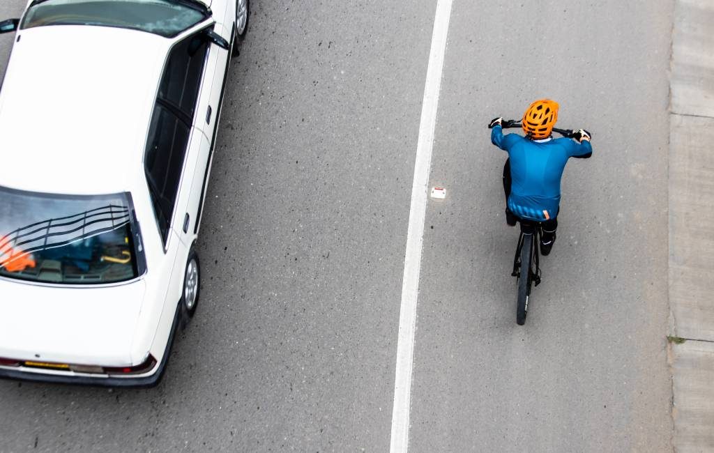 Inhalen van fietsers zonder de 1,5 meter te respecteren kost 6 rijbewijspunten in Spanje