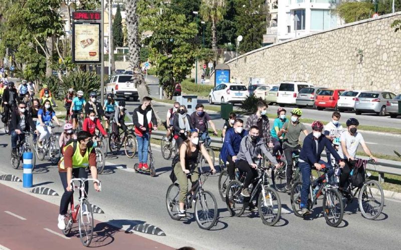 Duizenden fietsers eisen meer en veilige fietspaden in Málaga