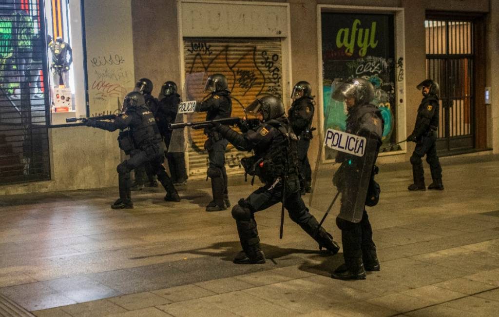 Weekend van gewelddadig (corona)protest op straat in Spanje