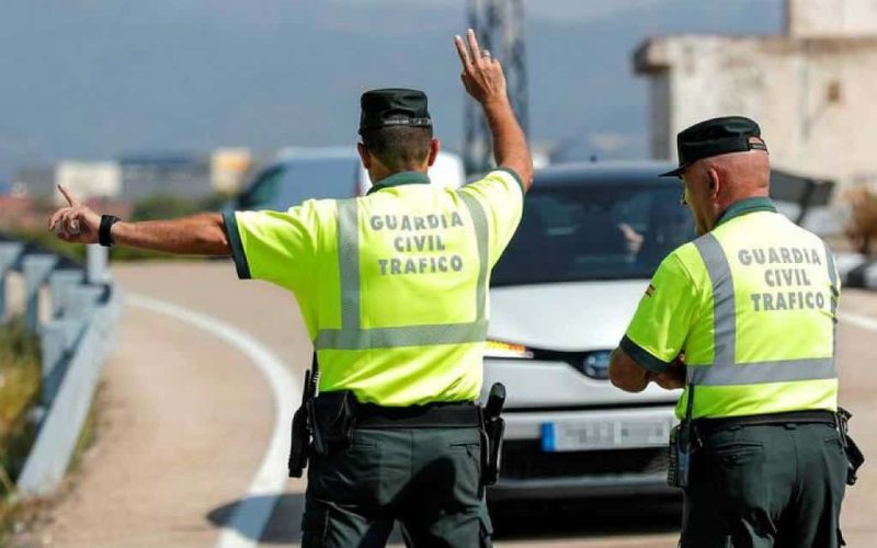 Man achtervolgt auto 14 kilometer lang en valt bestuurder aan in Sevilla