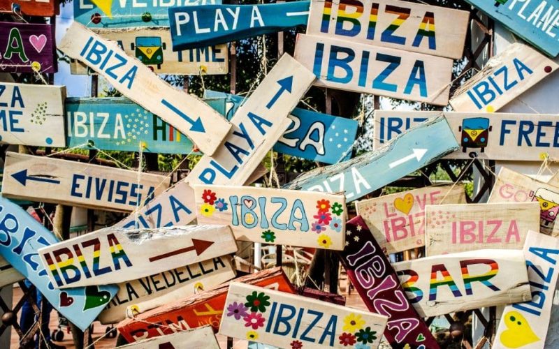 Belg viert tijdens thuisquarantaine met gasten feest op Ibiza (video)