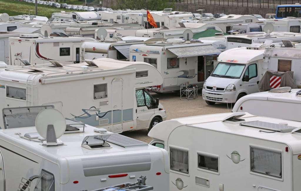 Verboden met de kampeerauto op de camperparking van Málaga te overnachten
