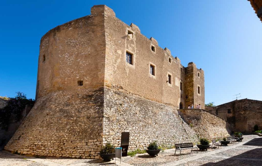 Spectaculair kasteel aan de Costa Dorada te koop