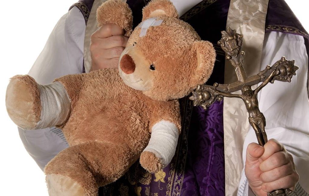 Aantal klachten tegen misbruik van minderjarigen in de kerk piekt afgelopen maanden