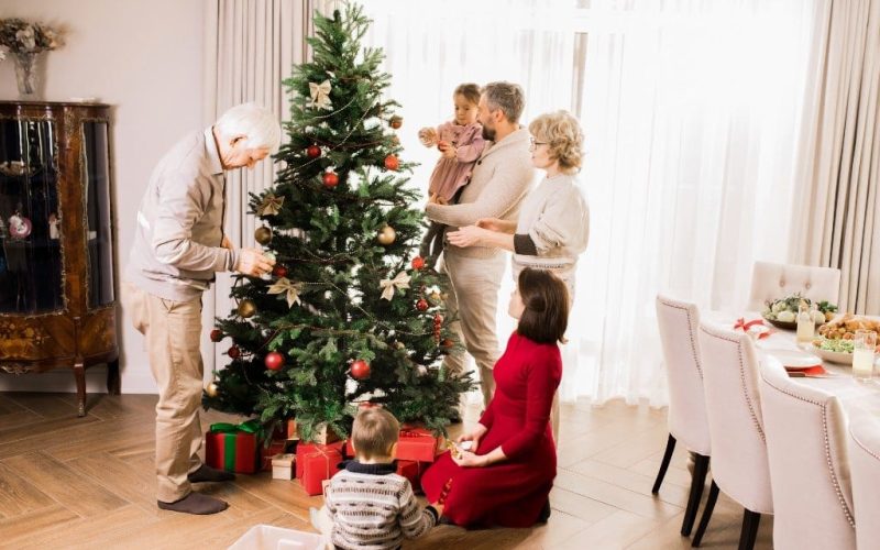 De traditie van het kerstboom plaatsen op 8 december in Spanje