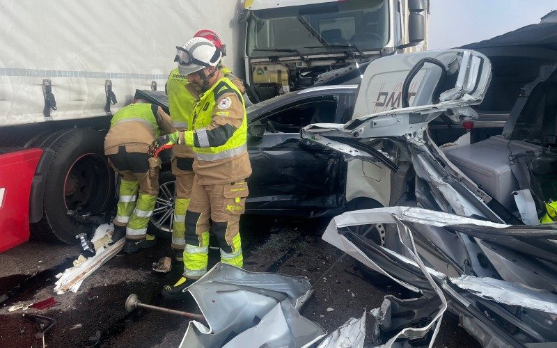 Doden en gewonden bij kettingbotsing met 40 voertuigen op de AP-7 snelweg in Castellón