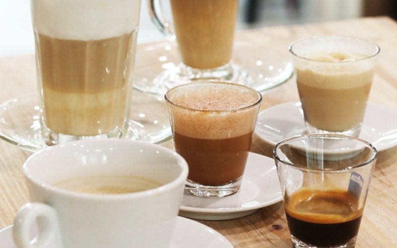 Ontdek de gemiddelde prijs van een kopje koffie in Spanje