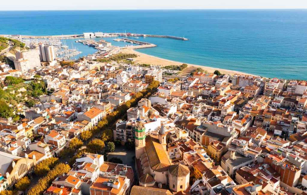 Catalaanse overheid voorkomt de bouw van 47 duizend woningen langs de kust