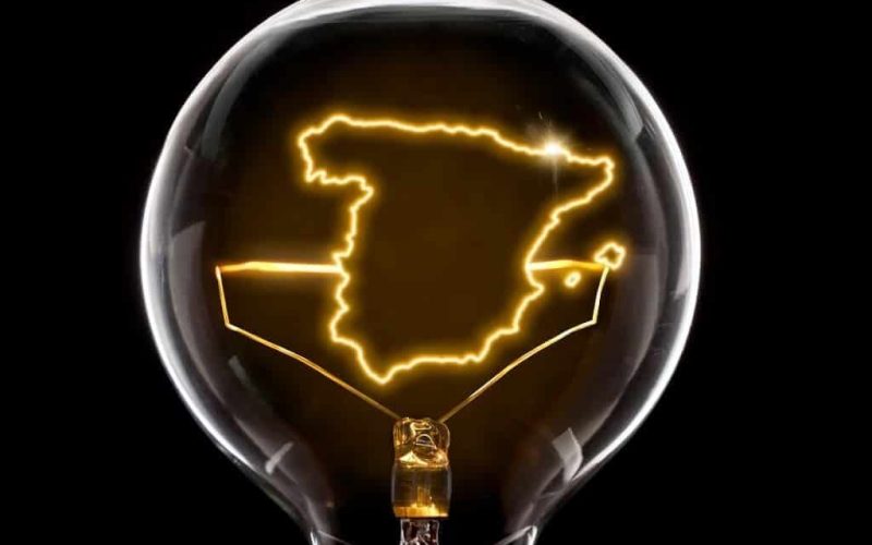 Spaanse regering verlaagt BTW voor elektriciteit tot eind 2021
