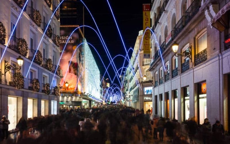 Madrid heeft weer eenrichtings voetgangersverkeer met Kerstmis
