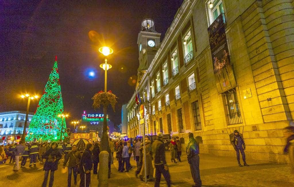 Geen 12 druiven eten met jaarwisseling op Puerta del Sol-plein in Madrid