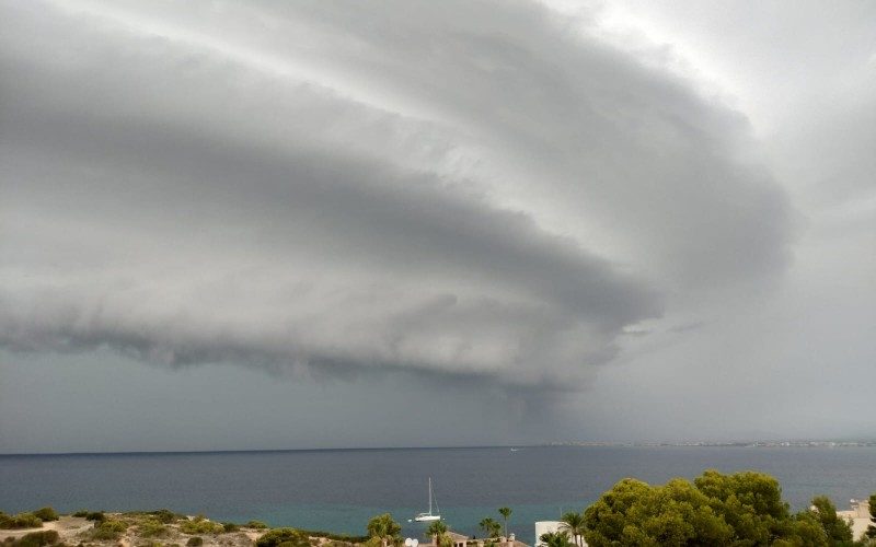 Chaos op Mallorca tijdens grote storm met veel schade