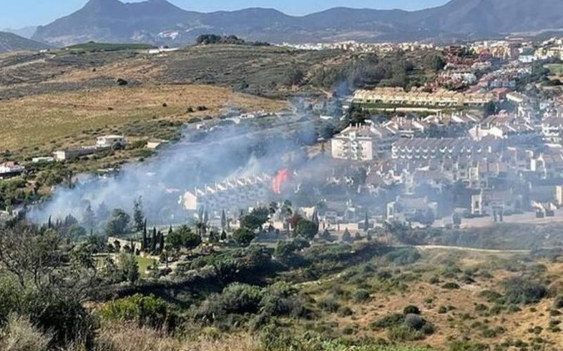 Natuurbrand zorgt voor evacuatie 300 hotelgasten en 30 inwoners van Manilva