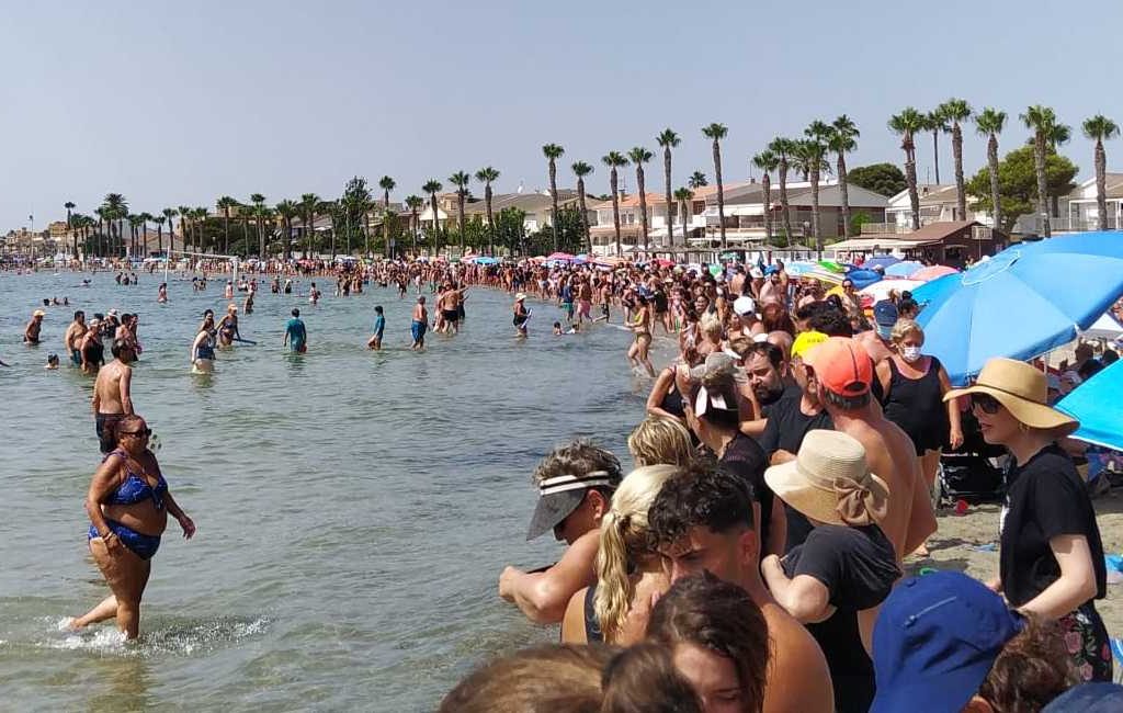 70.000 deelnemers aan symbolische omarming van de Mar Menor lagune in Murcia