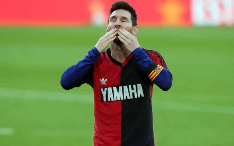 600 euro boete Messi omdat hij Maradona-shirt droeg als eerbetoon