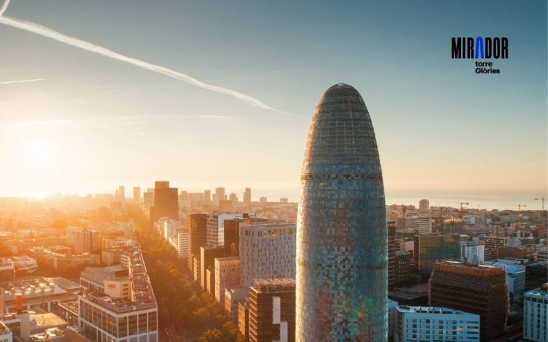 De Torre Glòries in Barcelona opent eindelijk het uitzichtpunt op 125 meter hoogte