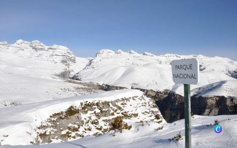 Man valt 100 meter en blijft op de rand van de afgrond liggen in de Pyreneeën van Huesca