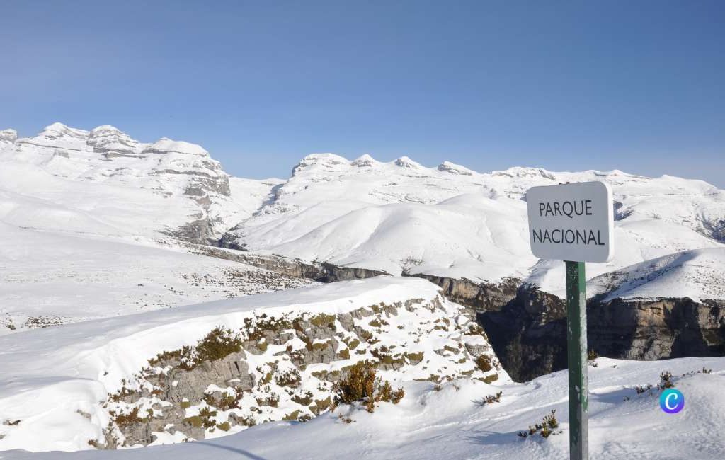 Man valt 100 meter en blijft op de rand van de afgrond liggen in de Pyreneeën van Huesca