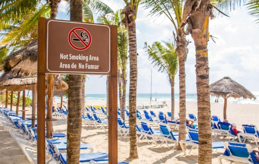 Roken op Spaanse stranden kan door gemeenten verboden worden