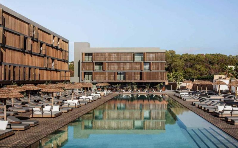 Belgische miljardair Coucke koopt 50 procent van OKU Ibiza hotel