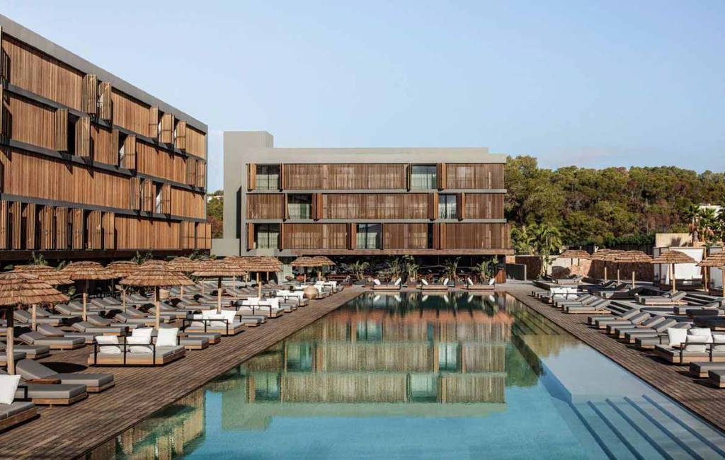 Belgische miljardair Coucke koopt 50 procent van OKU Ibiza hotel