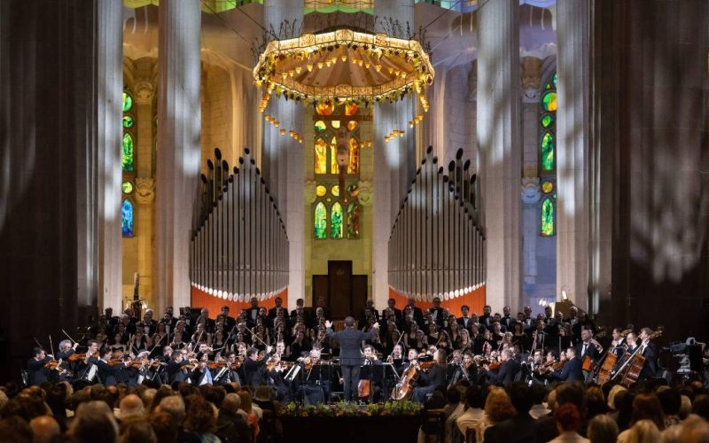 Berliner Philharmoniker geeft concert in Sagrada Familia op dag van de arbeid