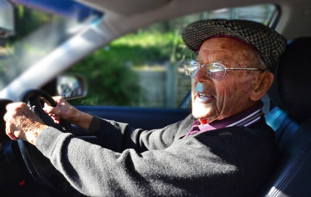 Moeten 90-jarigen vaker hun rijbewijs gaan verlengen in Spanje?