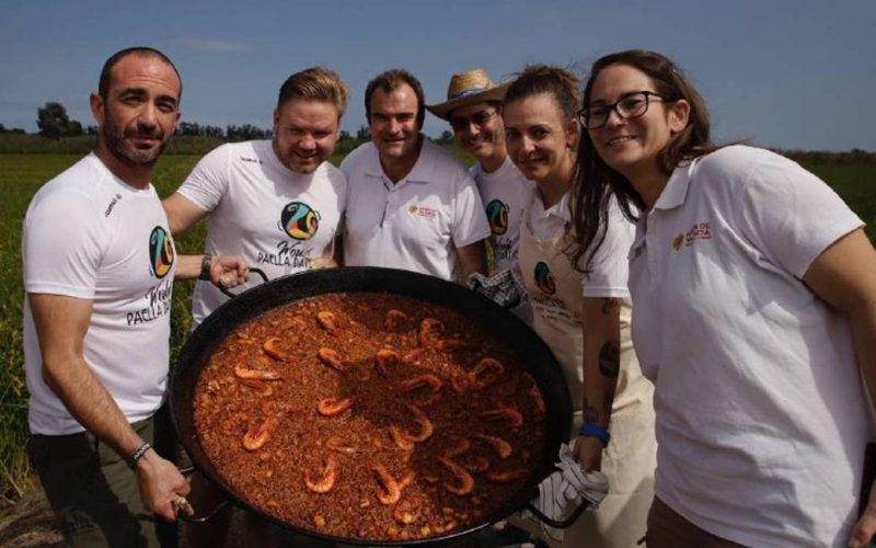 Frankrijk wint titel beste paella ter wereld door recept met eend en paddenstoelen