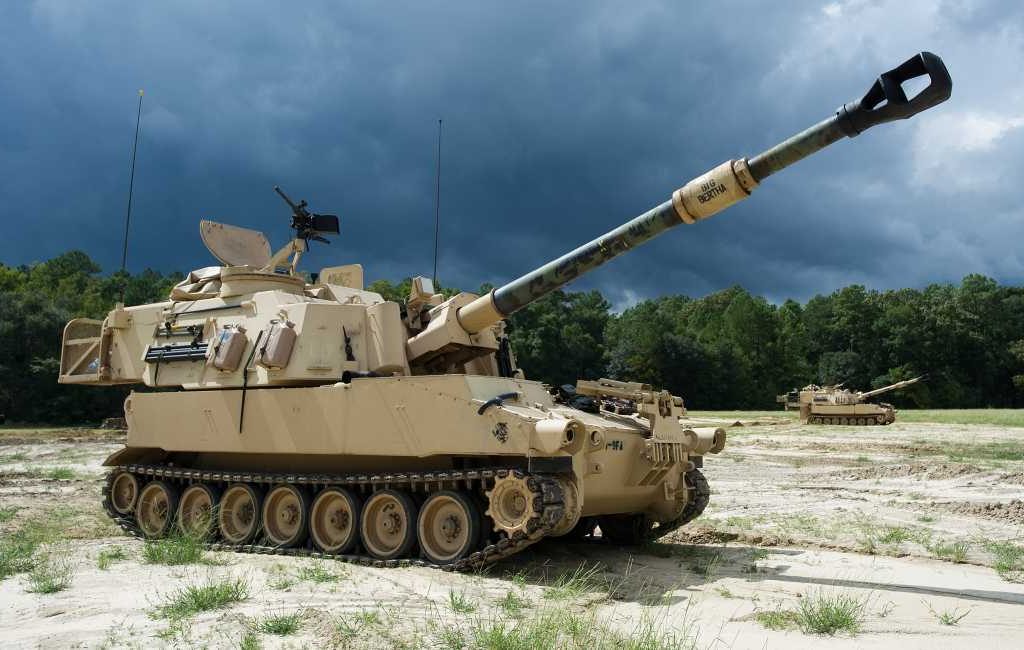 Spaanse landmacht stuurt voor het eerst zes pantservoertuigen naar Letland oor NAVO-missie