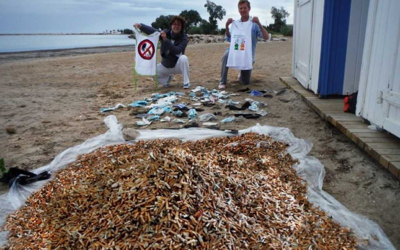 Meer dan één miljoen sigarettenpeuken na strandschoonmaakactie in Denia