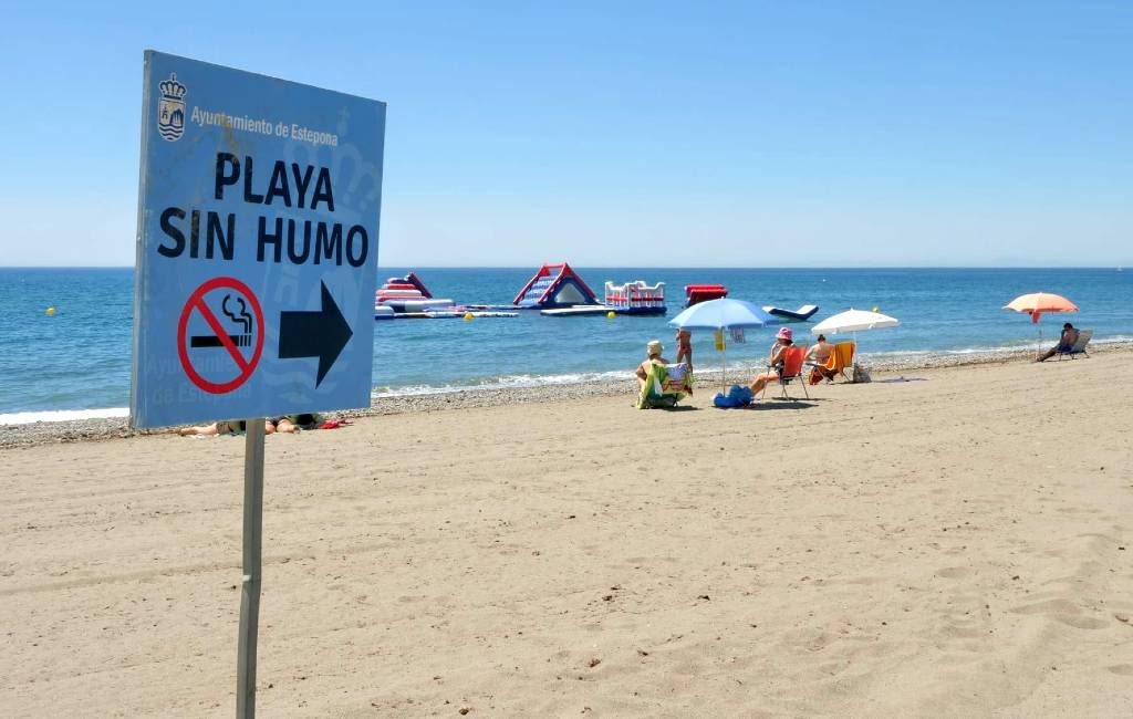 Andalusië heeft deze zomer 50 zwembaden en 42 stranden die rookvrij zijn