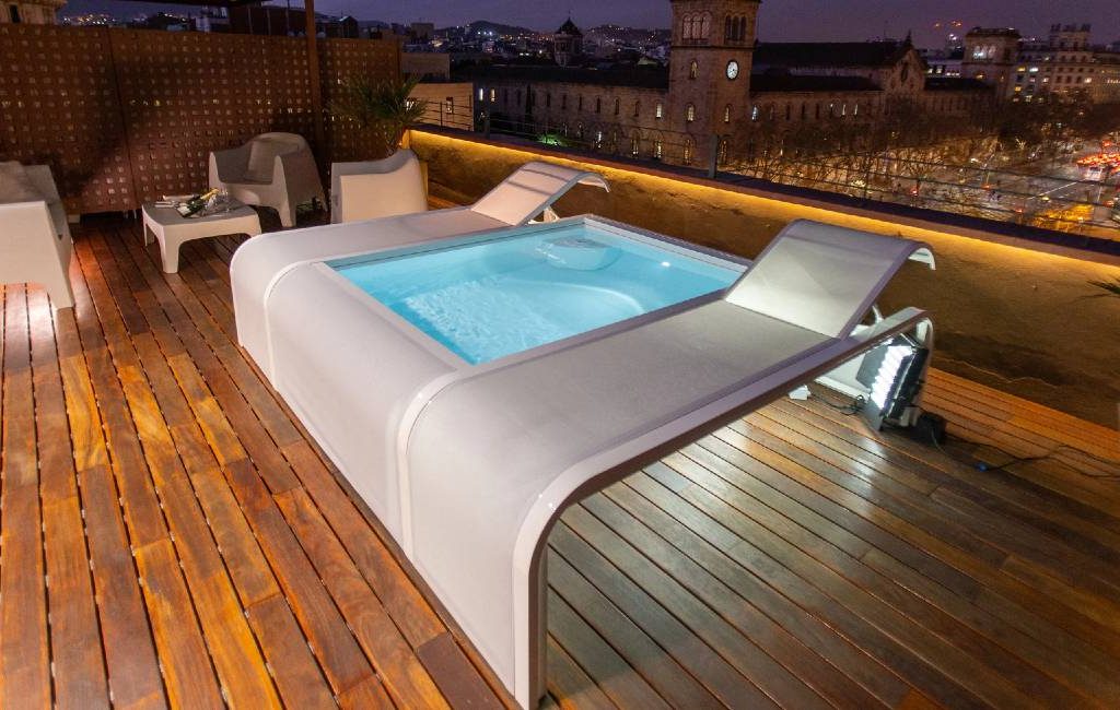 Heb jij een tuin in Spanje maar geen plaats voor een groot zwembad? Wat dacht je van deze plunge-pool!
