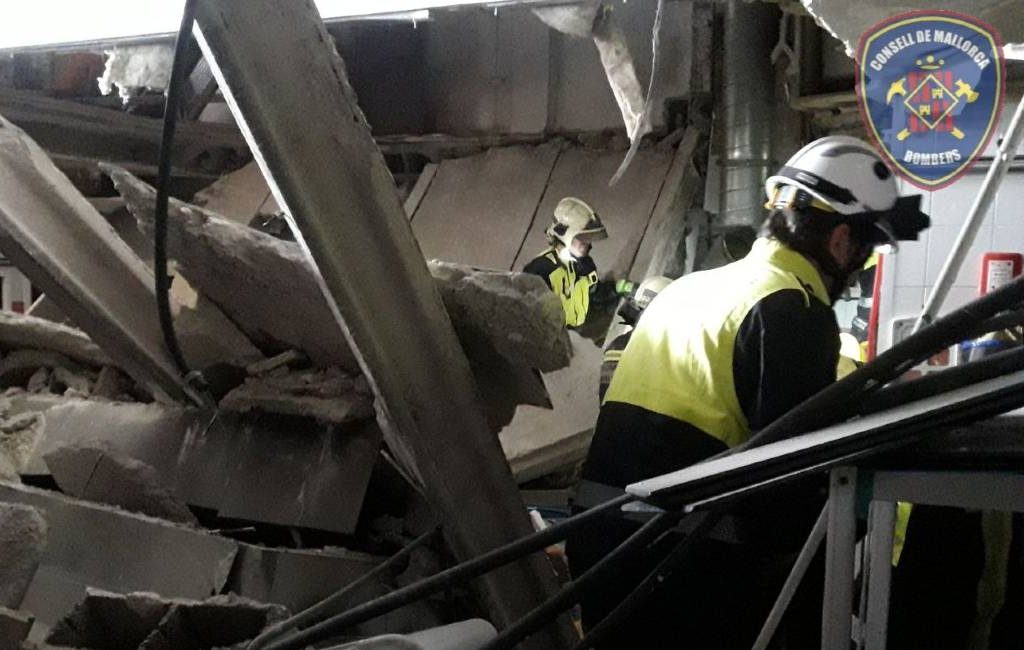 Toeristen vast in puin van hotel op Mallorca nadat eerste verdieping instortte