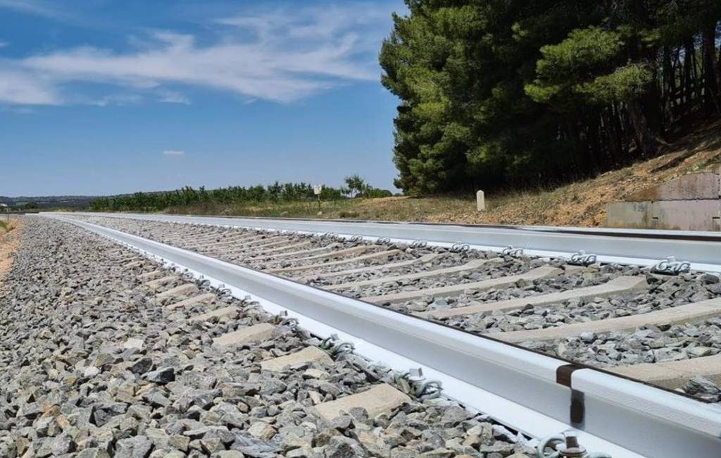 Spaanse spoorwegen test wit geverfde spoorlijnen tegen hitte