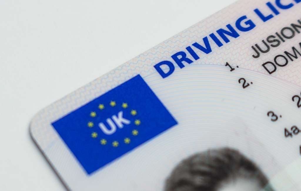 Britten kunnen vanaf nu boetes krijgen van 6.000 euro vanwege rijbewijs