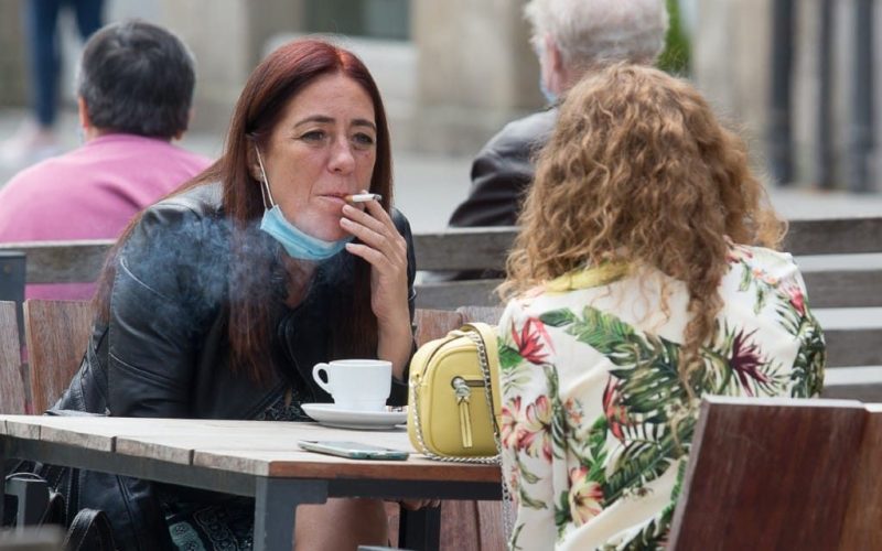 Krijgt Spanje een landelijk rookverbod op terrassen vanwege besmettingsgevaar?