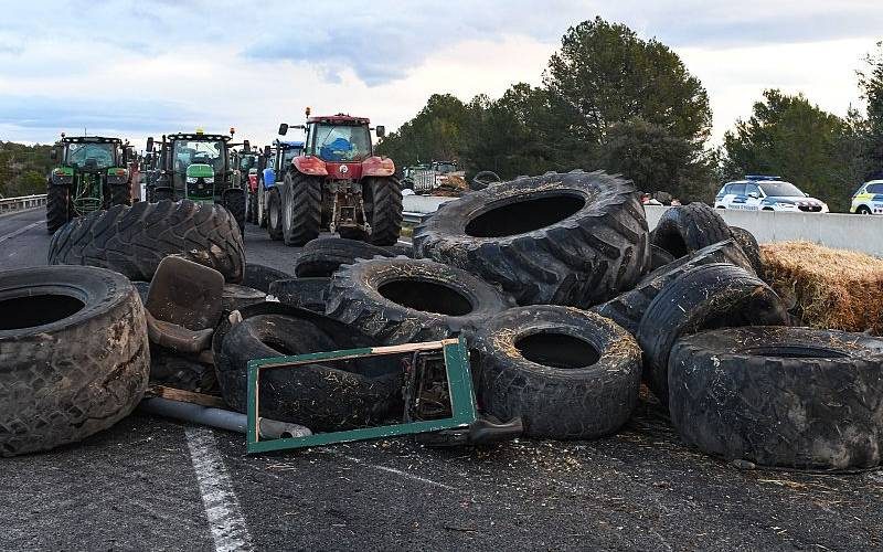 Boerenprotesten in Spanje met blokkades op AP-7-snelweg richting Frankrijk en Spanje