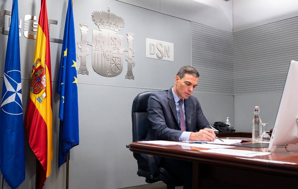 Spaanse premier pedro Sánchez belt voorgangers González, Aznar, Zapatero en Rajoy om de situatie in Oekraïne te bespreken
