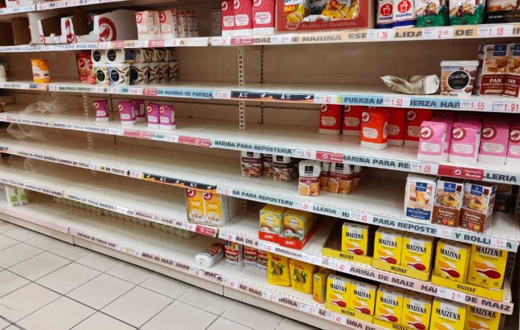 Het hamsteren is begonnen in Spanje waar al lege schappen zijn te vinden in supermarkten