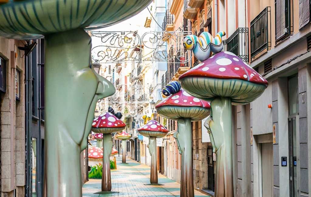 De ‘paddenstoelen’ straat in Alicante is erg populair in het buitenland