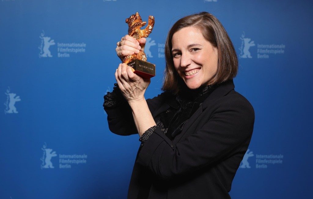 Spaanse Carla Simón wint gouden beer in Berlijn voor haar film 'Alcarràs'